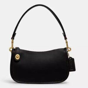 COACH Swinger Bag NWOT / Excellent Condition with Dust Bag and Box